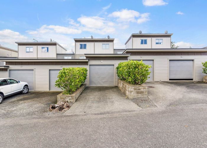  at 13/1 Gracechurch Drive, Flat Bush, Manukau City, Auckland
