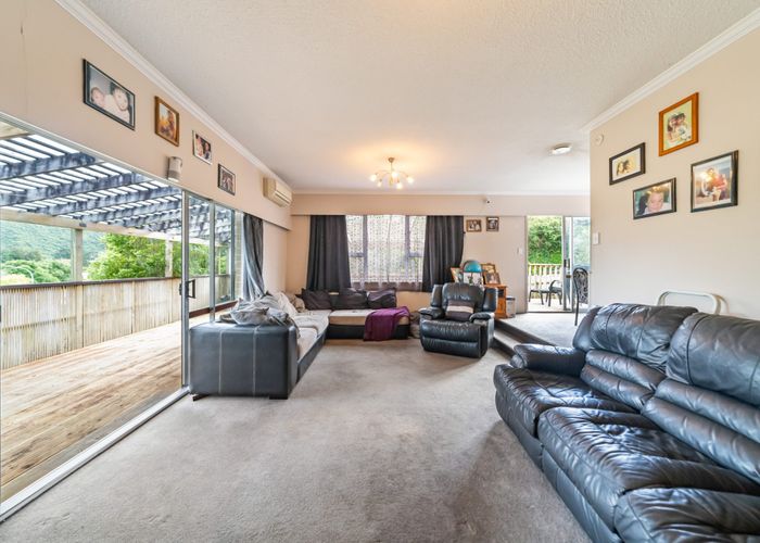  at 4 Vista Crescent, Maoribank, Upper Hutt