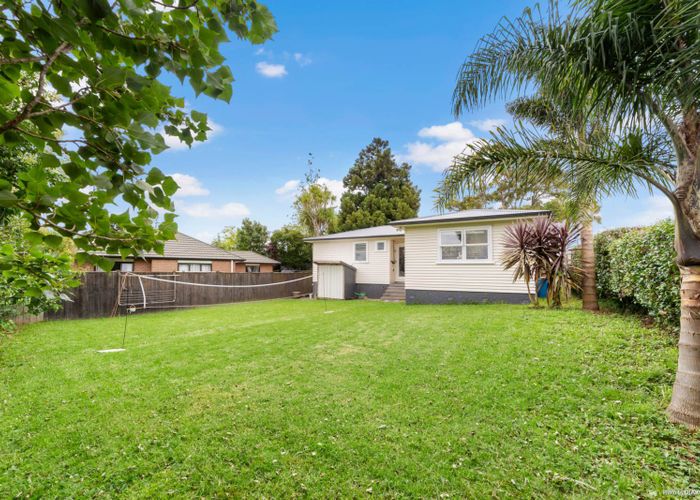  at 15 Winifred Avenue, Bayview, Auckland