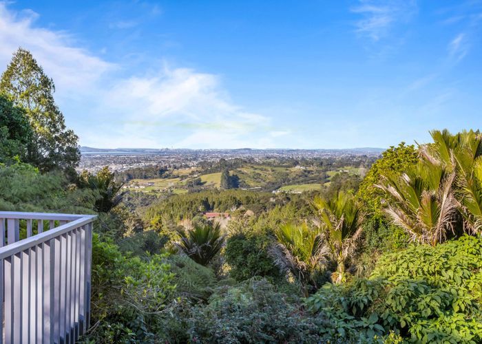  at 1124 Scenic Drive North, Swanson, Waitakere City, Auckland