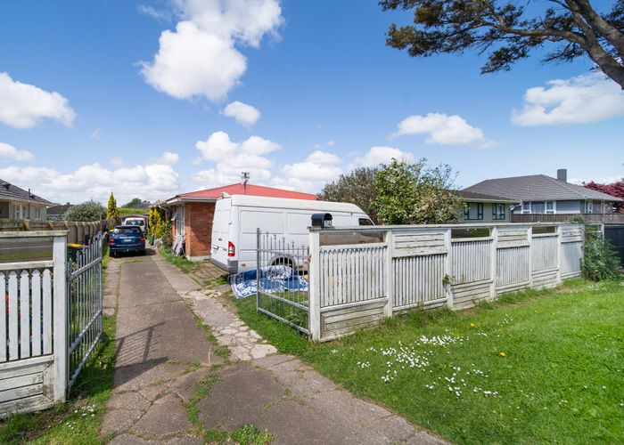  at 74 Kirkbride Road, Mangere, Auckland