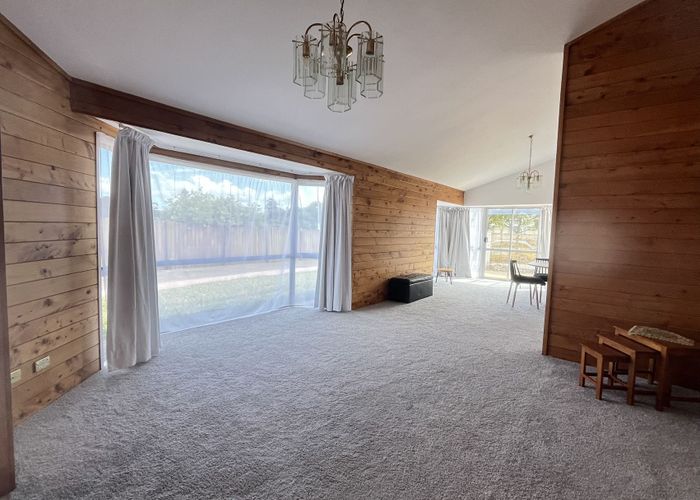  at 52 West Fairway, Golflands, Auckland