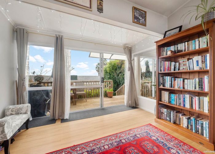  at 1/289 Glenfield Road, Glenfield, Auckland