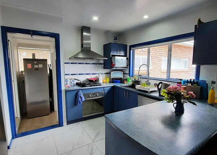  at 2/0 Hillsborough Road, Mount Roskill, Auckland