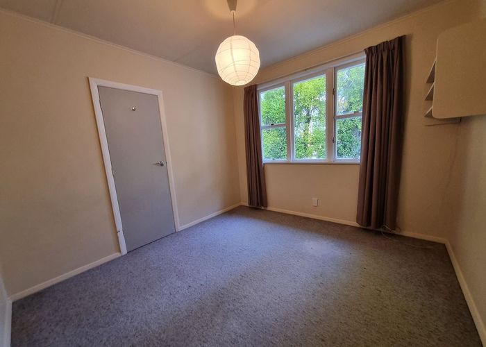  at 9 Mavis Place, Beach Haven, Auckland