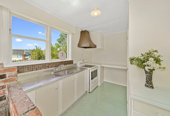  at 140 Rangituhi Crescent, Takapuwahia, Porirua