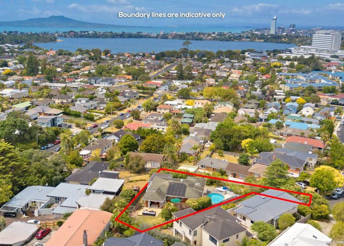  at 15 Margaret Place, Milford, Auckland
