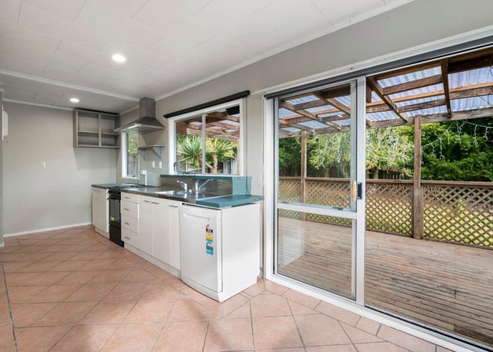  at 24 Meadowood Drive, Unsworth Heights, Auckland