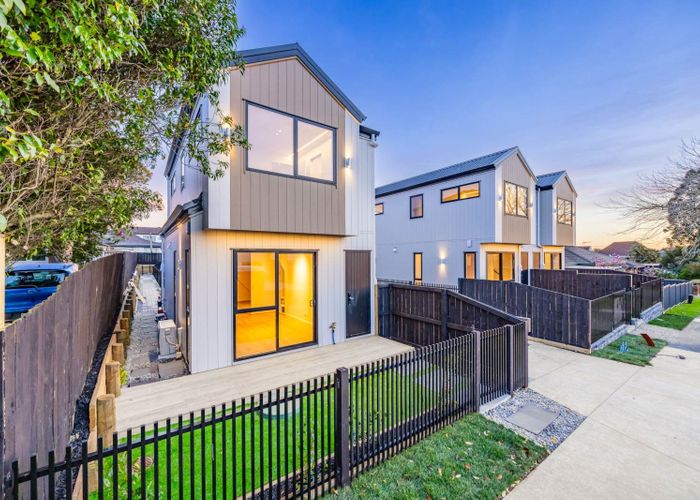  at Lot 4, 9 Grande Vue Road, Papatoetoe, Manukau City, Auckland