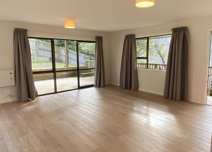  at 2/6 Cresta Avenue, Beach Haven, North Shore City, Auckland