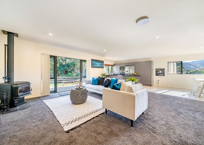  at 6 Sylvan Way, Silverstream, Upper Hutt