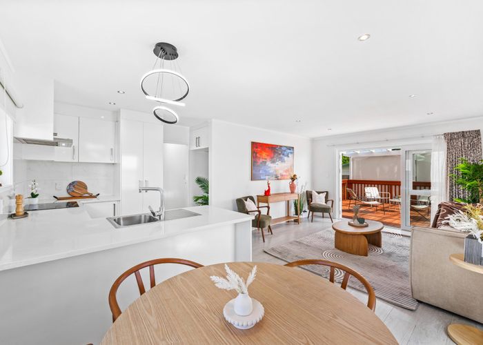  at 4/94 Lynwood Road, New Lynn, Waitakere City, Auckland