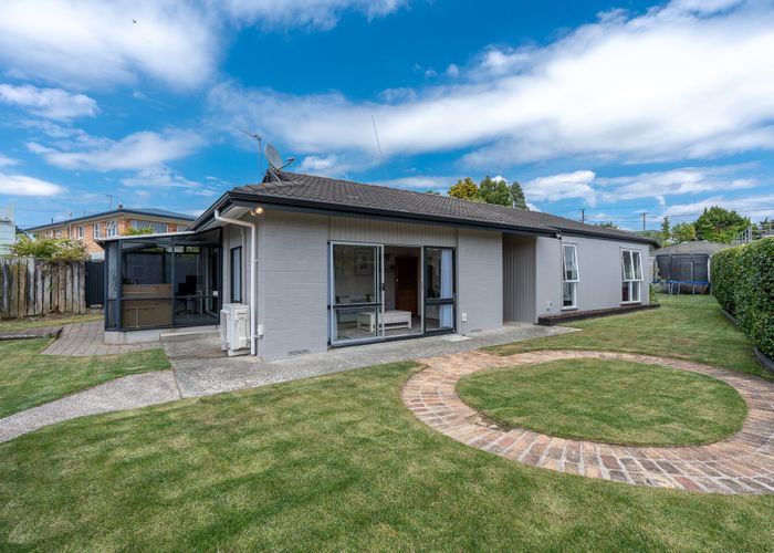  at 9 Glendale Drive, Dinsdale, Hamilton