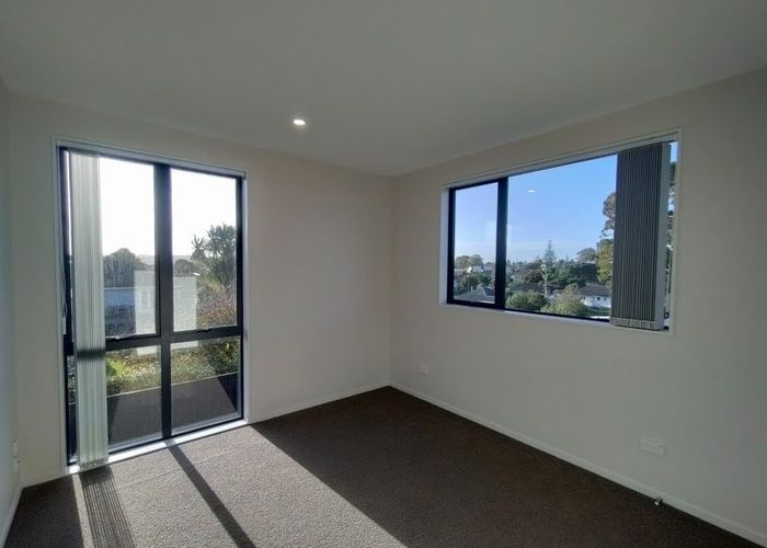  at 5/9  Beaufield Lane , Te Atatu Peninsula, Waitakere City, Auckland