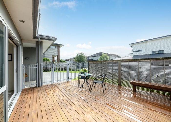  at 12 Midhurst Avenue, Henderson, Waitakere City, Auckland
