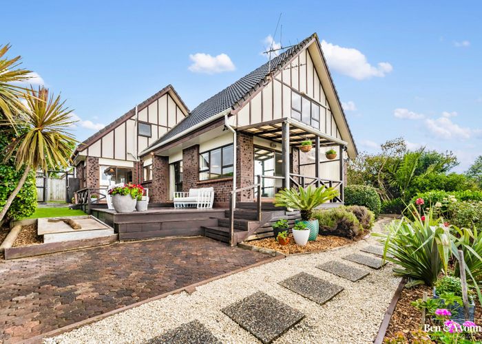  at 2/20 Kentigern Close, Pakuranga, Auckland