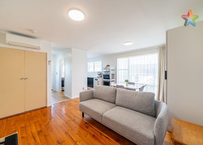  at 2/21 OAKLEIGH ST, Maungaraki, Lower Hutt