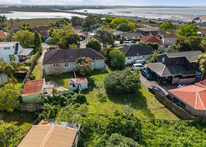  at 11 Howlett Street, Waterview, Auckland City, Auckland