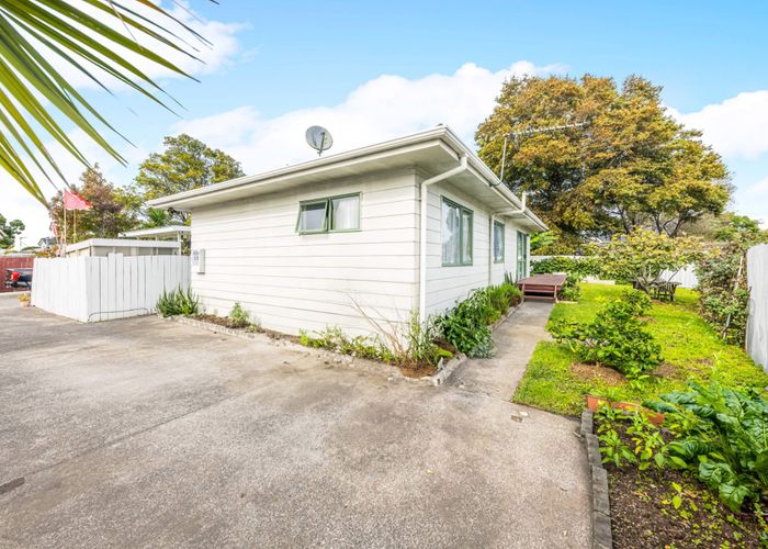  at 4A Viola Avenue, Mangere East, Auckland