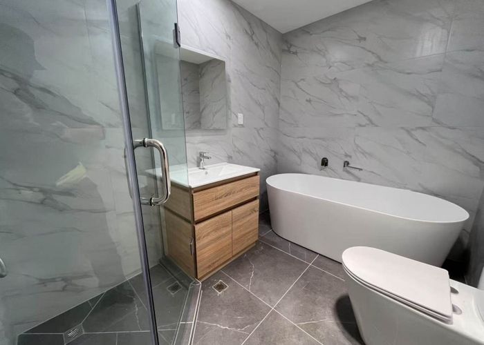  at 4/15 Thornton Road, Milford, North Shore City, Auckland