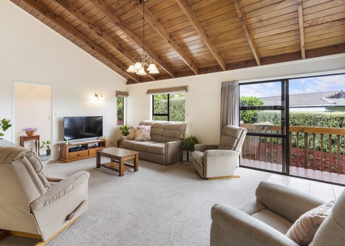  at 2/13 Mayall Avenue, Beach Haven, Auckland
