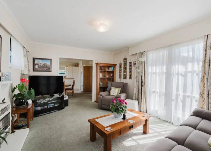  at 49 Garden Heights Avenue, Glenview, Hamilton