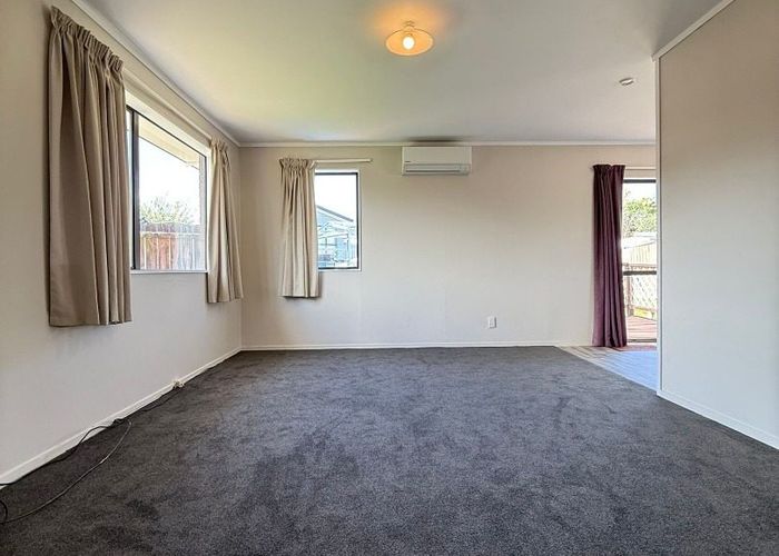  at 2/6 Trimdon Street, Randwick Park, Manukau City, Auckland