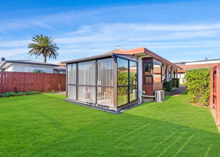  at 2/30 Rutland Road, Mount Wellington, Auckland