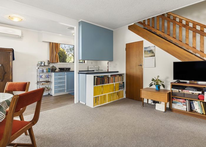  at 2/115 Queens Drive, Lyall Bay, Wellington