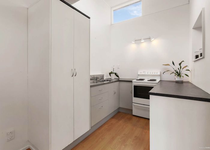 at 2/18 Commodore Drive, Lynfield, Auckland