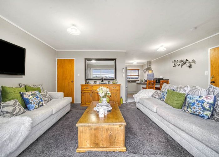  at 2/21 Berwyn Avenue, Takanini, Papakura, Auckland