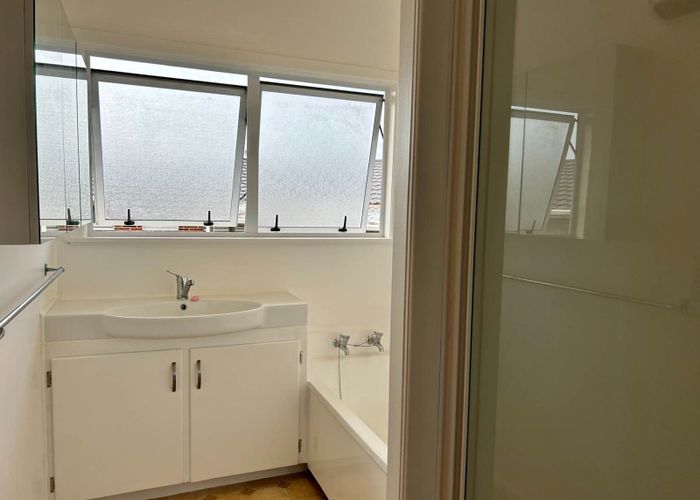  at 6 James Evans Drive, Northcote, North Shore City, Auckland