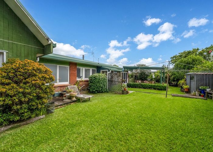  at 104 Botany Road, Botany Downs, Manukau City, Auckland