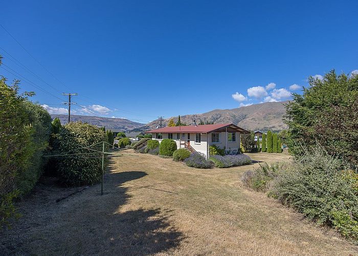  at 6 Totara Terrace, Wanaka