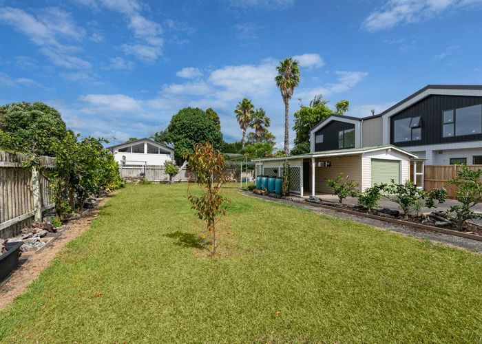  at 12 Montmere Avenue, Te Atatu Peninsula, Waitakere City, Auckland