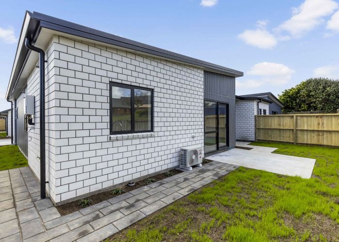  at 2/225 Baverstock Road, Grandview Heights, Hamilton