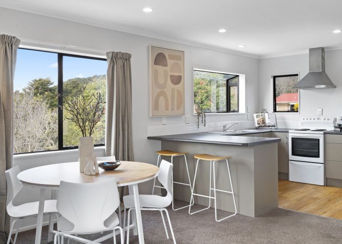  at 2 Mahoe Glade, Pukekohe