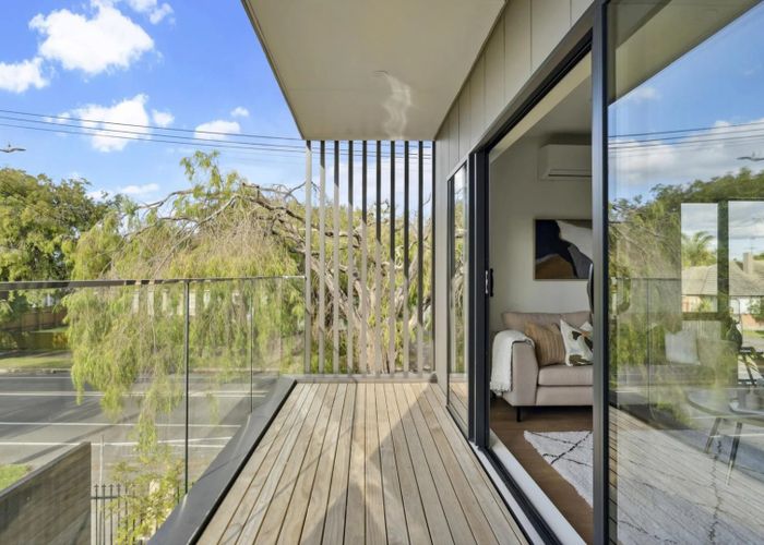  at 2/21 Erima Avenue, Point England, Auckland City, Auckland