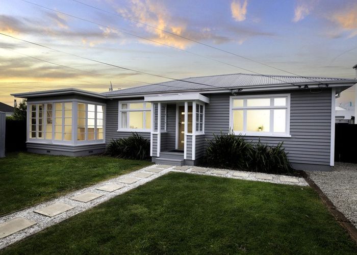  at 8 Manning Place, Woolston, Christchurch
