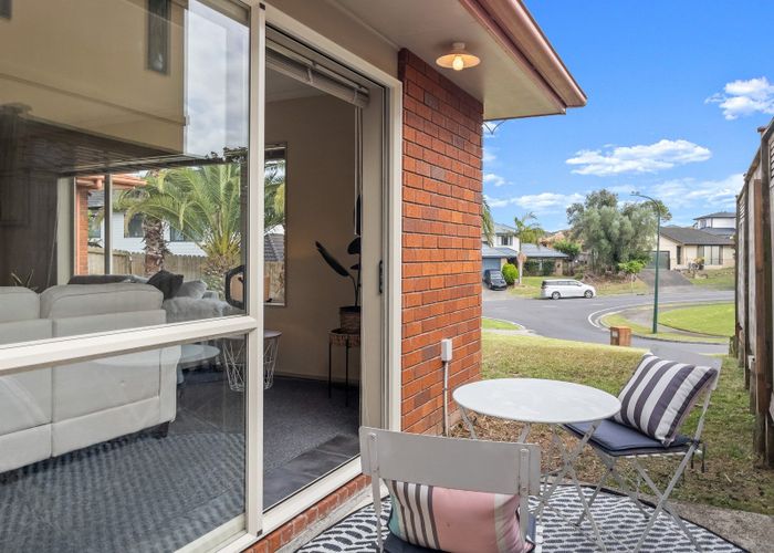  at 3 Saybrook Place, Mangere, Auckland