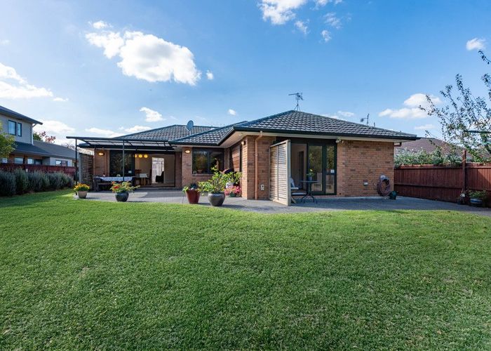  at 9 Montrose Crescent, Huntington, Hamilton