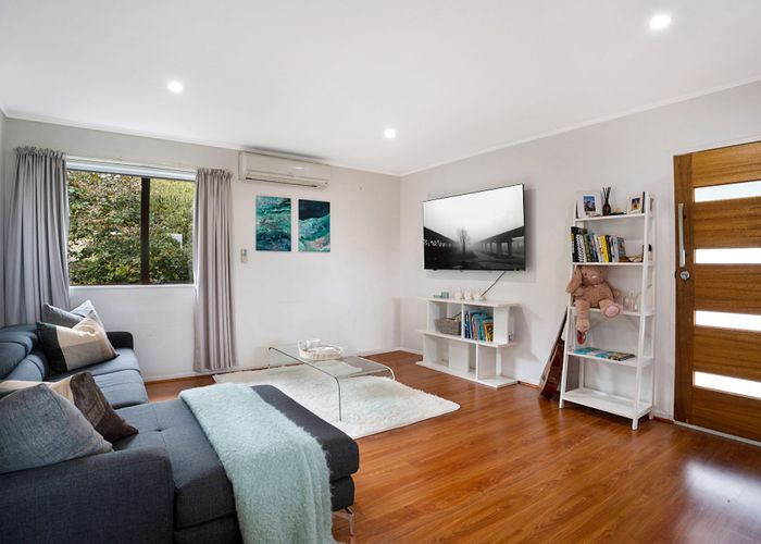  at 1/219 Glenfield Road, Hillcrest, Auckland