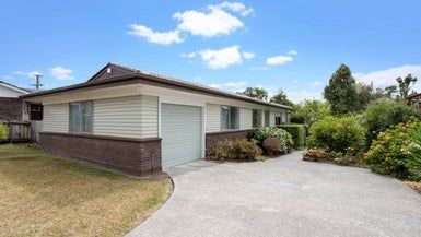  at 4 Fitzwater Place, Henderson, Auckland