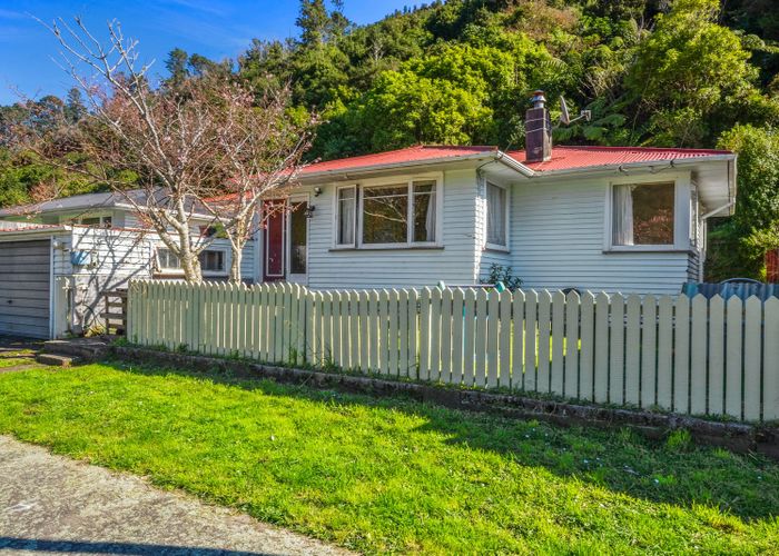 For sale 16 Sunny Grove, Wainuiomata, Lower Hutt, Wellington homes.co.nz