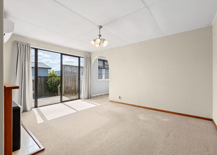  at 11 Hockin Place, Fairfield, Hamilton
