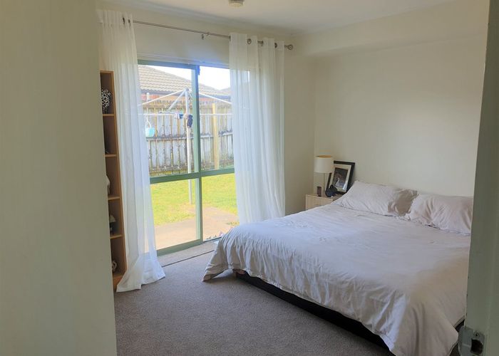  at 5 Carn Place, Weymouth, Auckland