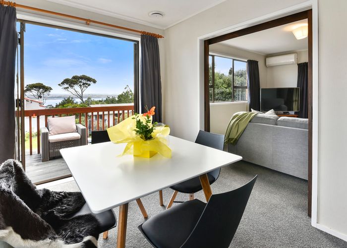  at 10 Pluto Place, Beach Haven, Auckland