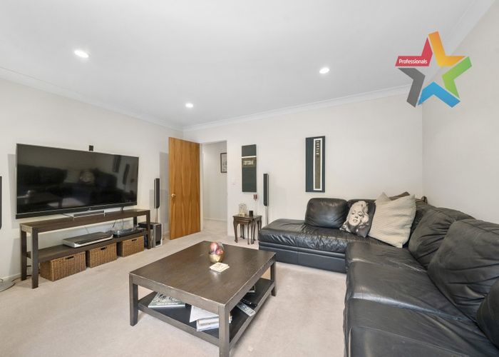  at 6 Oakmont, Heretaunga, Upper Hutt