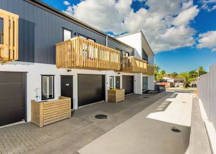  at 4/13 Normandy Place, Henderson, Waitakere City, Auckland