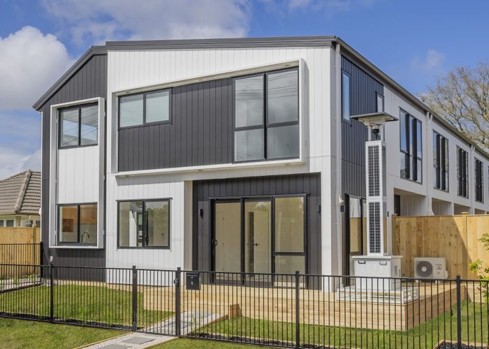  at 8/26 Smythe Road, Henderson, Auckland